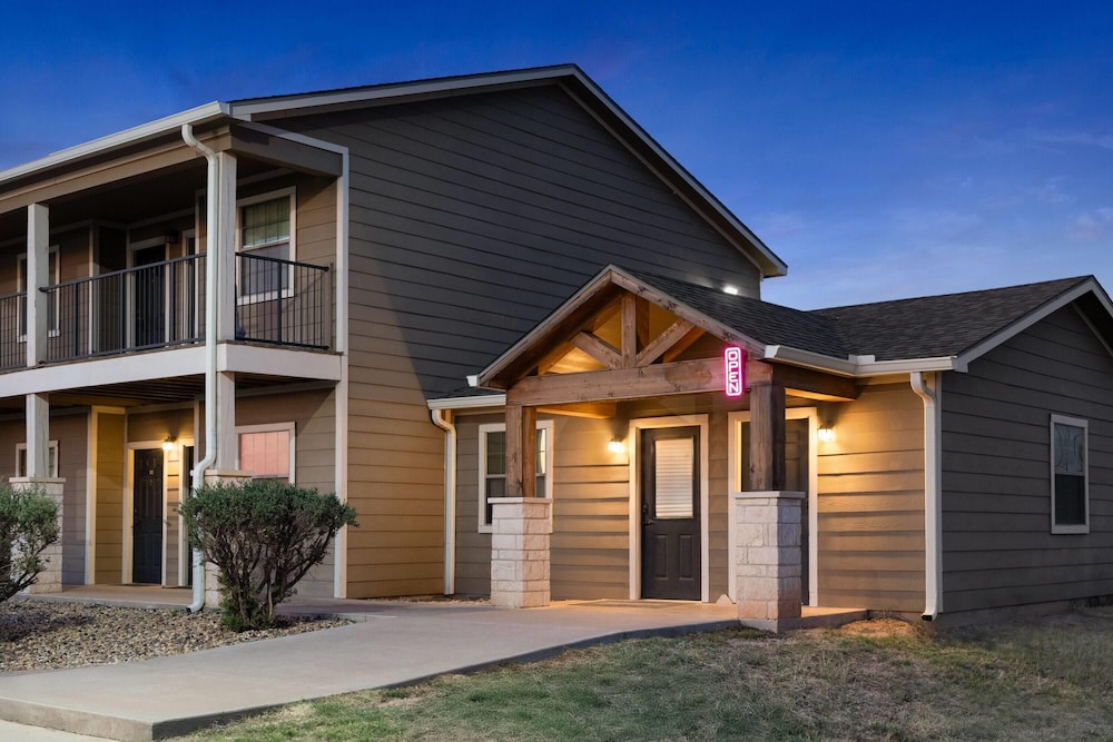 Eagles Den Suites Big Spring a Travelodge by Wyndham 4/34