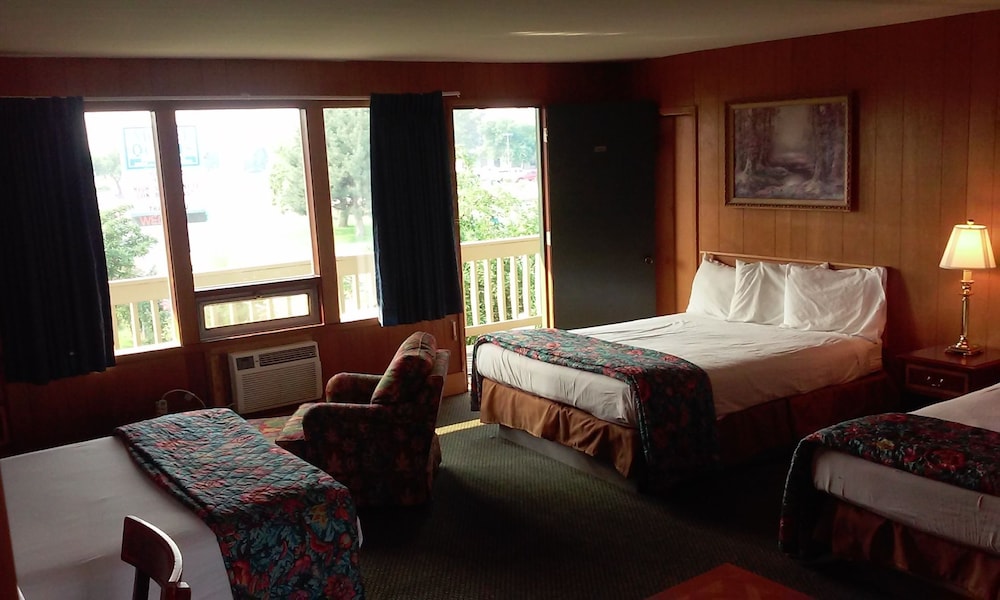 Motel Oasis Inn 24/56