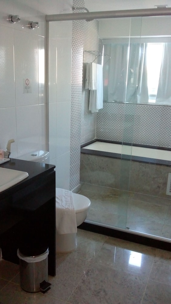 Royal Urban Macae Hotel 33/67