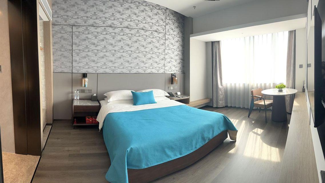 Business, Leisure, Suite, King Bed