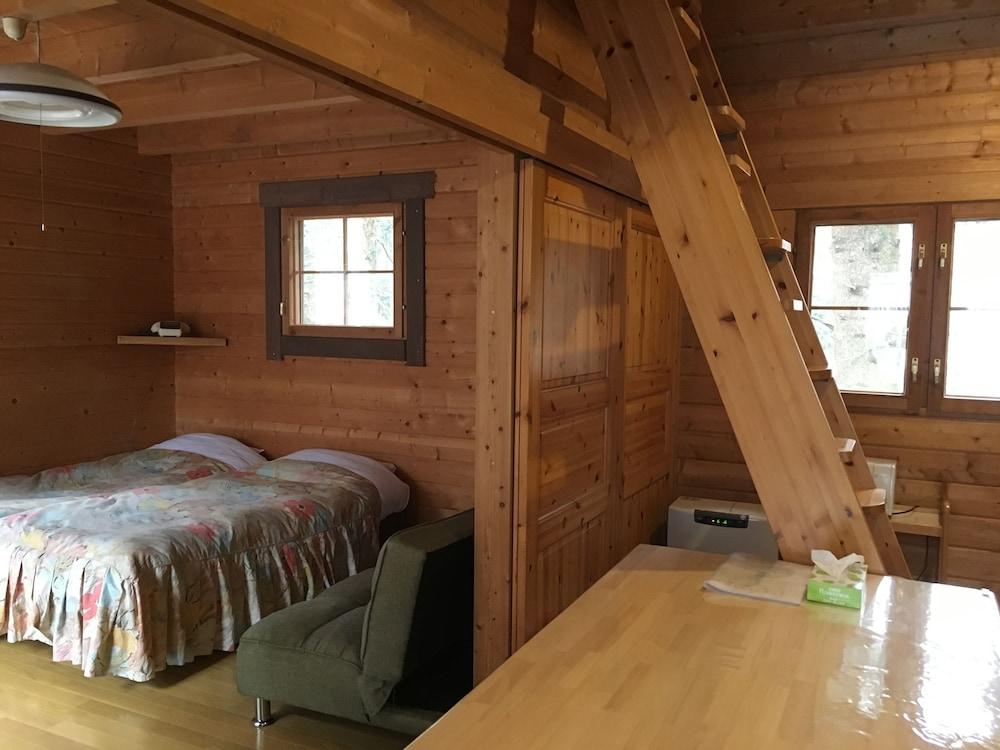 COTTAGE, KITCHEN