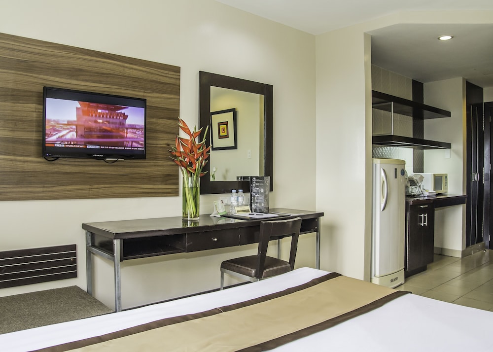 Golden Prince Hotel And Suites 50/50