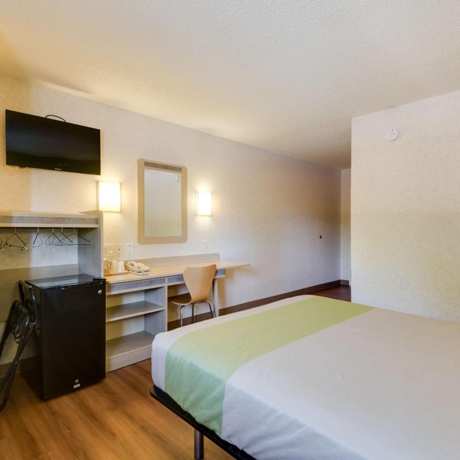 غرفة بسرير كوين، Motel6 Statesville, NC 4/10