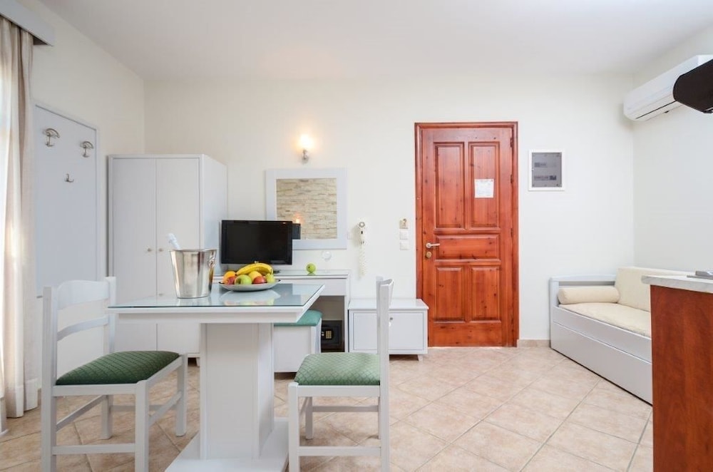 Plaka Hotel I 34/62