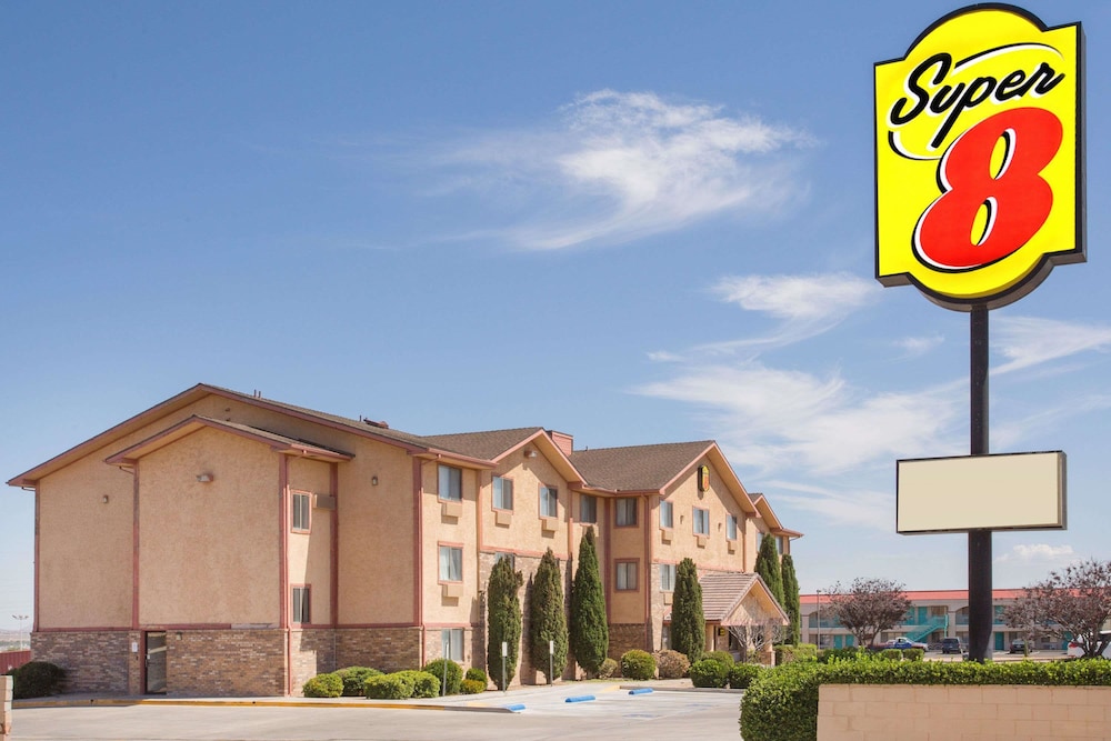 Super 8 By Wyndham Kingman 6/22