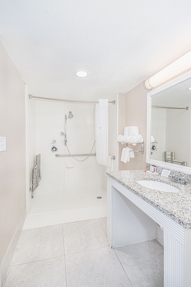Casa Bella Inn & Suites 18/55