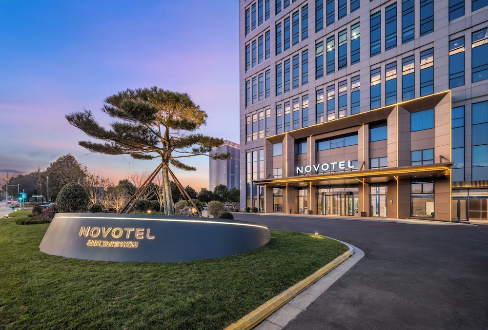 Novotel Kunshan Yangcheng Lake 52/60