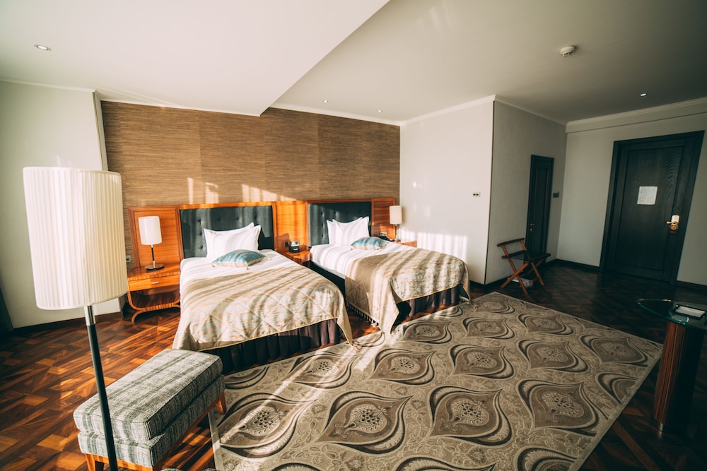 Damas International Hotel 6/48