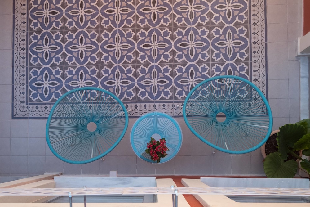 Athenian Yard Suites 7/50