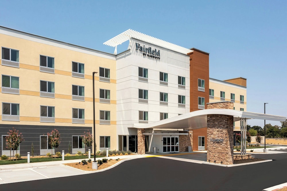 Fairfield by Marriott Inn & Suites Hanford 1/28