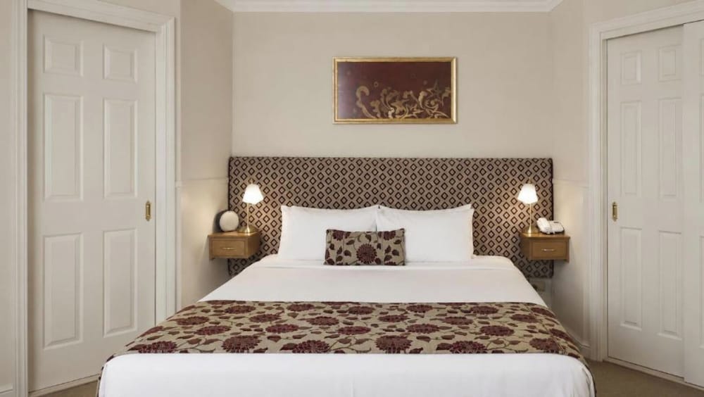 Royal Albert Hotel 25/75