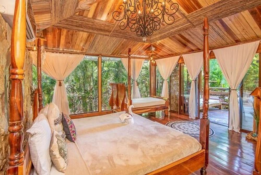 Ocho Artisan Bungalows 33/80
