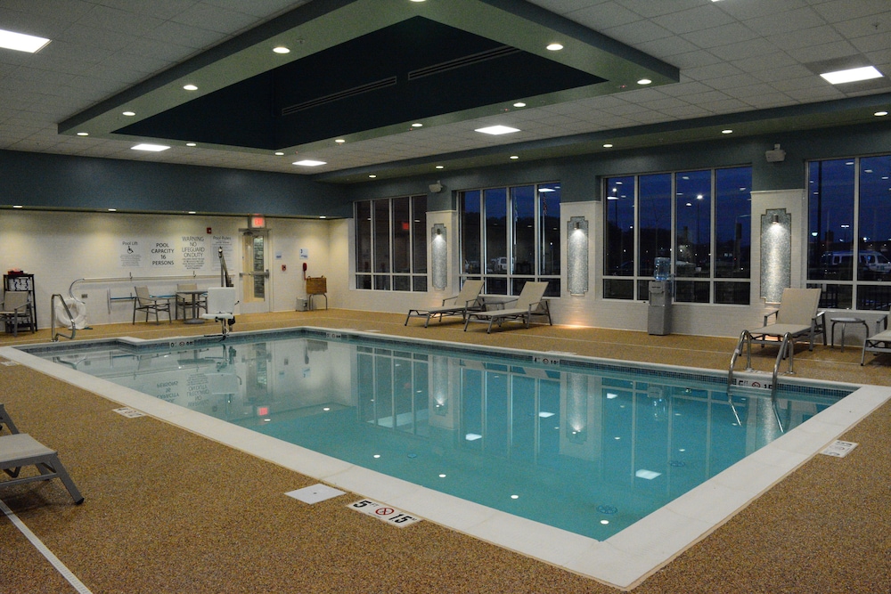 Holiday Inn Express Suites Lexington Park California 3/54