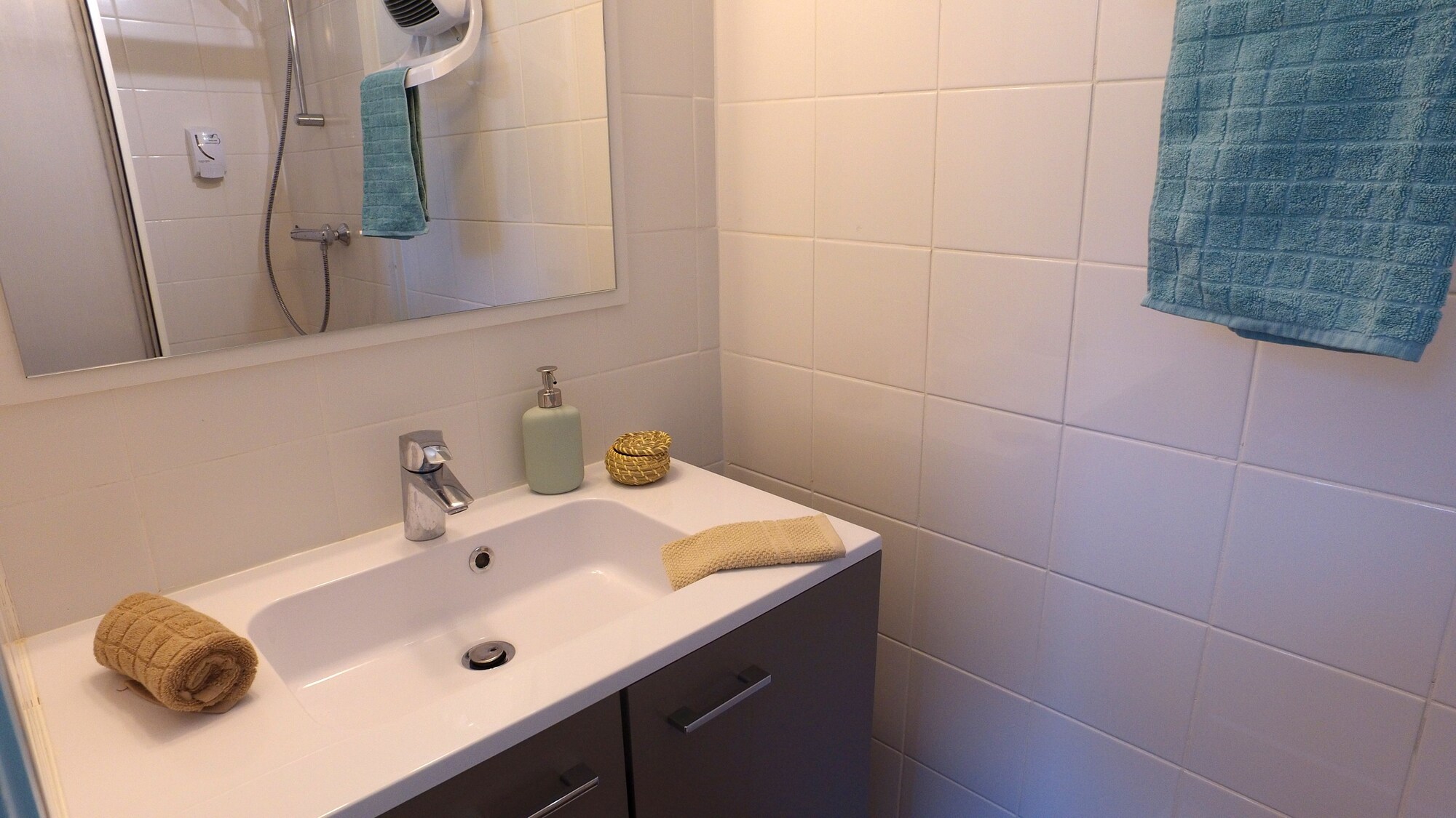 2 BEDROOMS, HOUSE