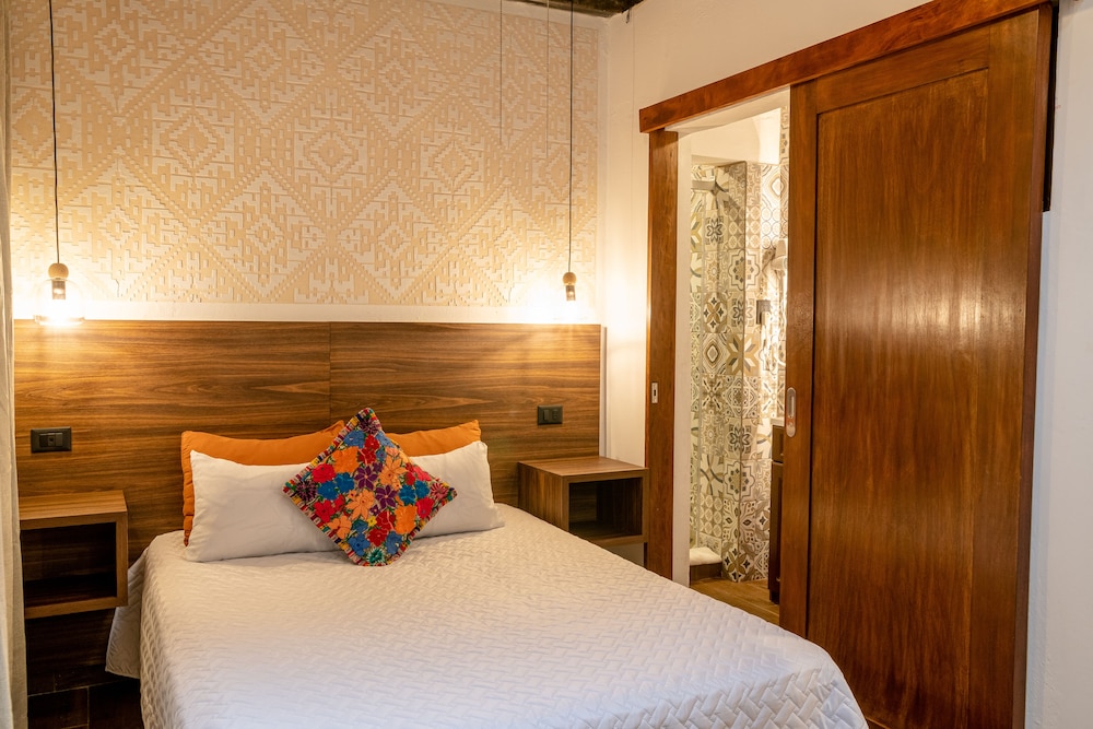 COMFORT, DOUBLE BED, PRIVATE BATHROOM, COURTYARD AREA