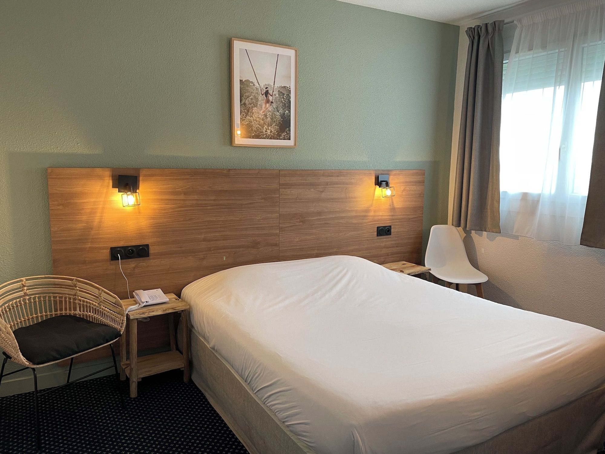 COMFORT, QUEEN BED