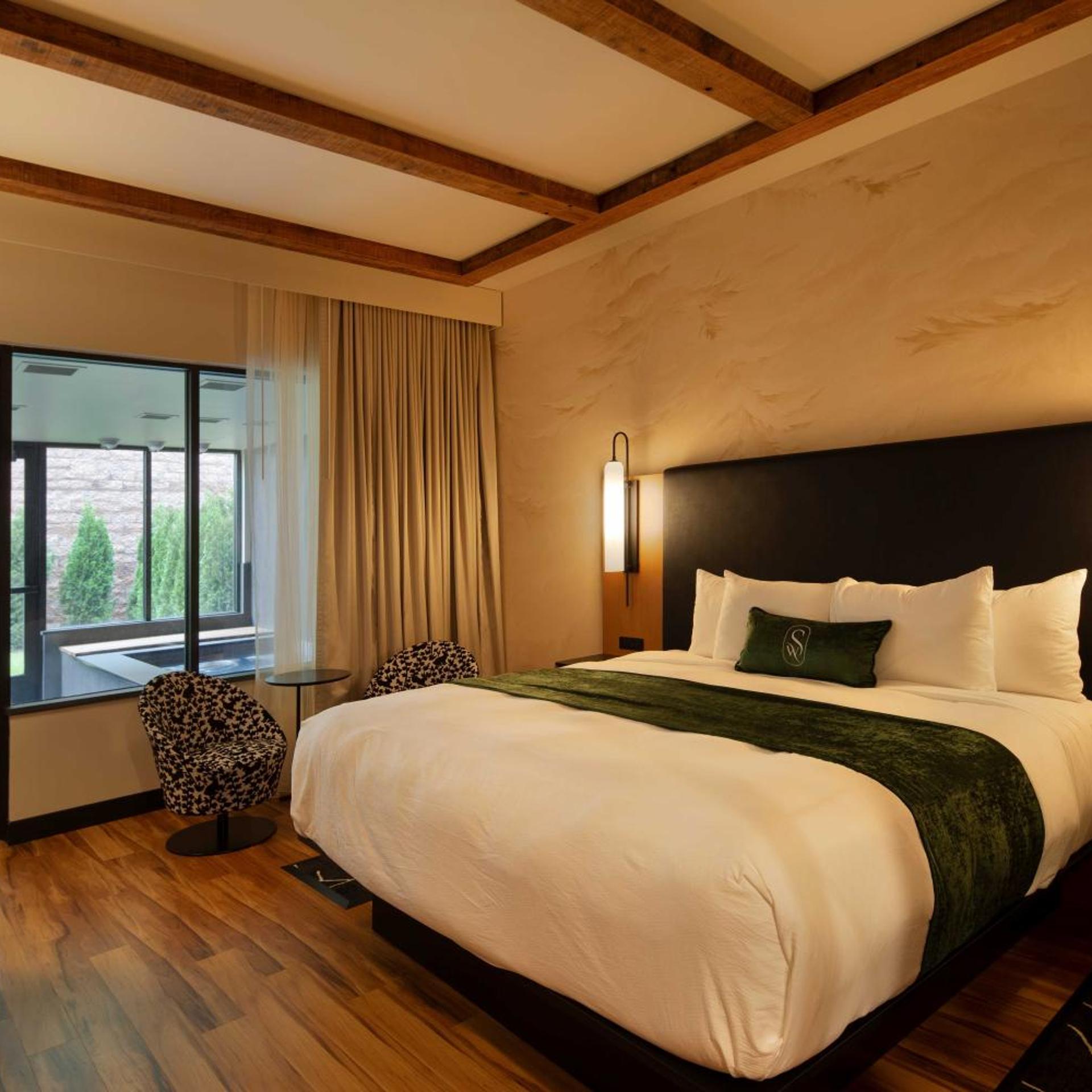 Suite, King Bed, Plunge Pool, Accessible