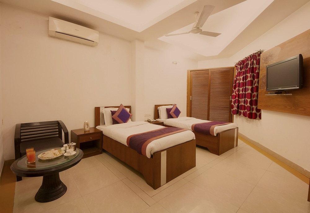 AIRPORT HOTEL DELHI 37 21/64