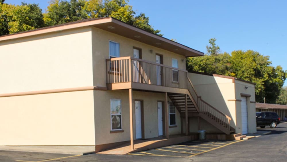 Budget Host Golden Wheat Motel 1/31