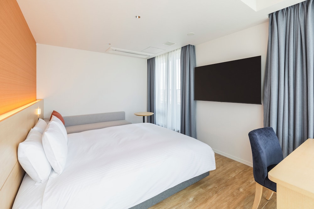 RESIDENTIAL, DOUBLE BED, WASHING MACHINE, KITCHEN, CORNER