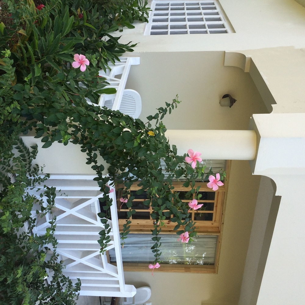 Coral Seas Beach Resort 40/58