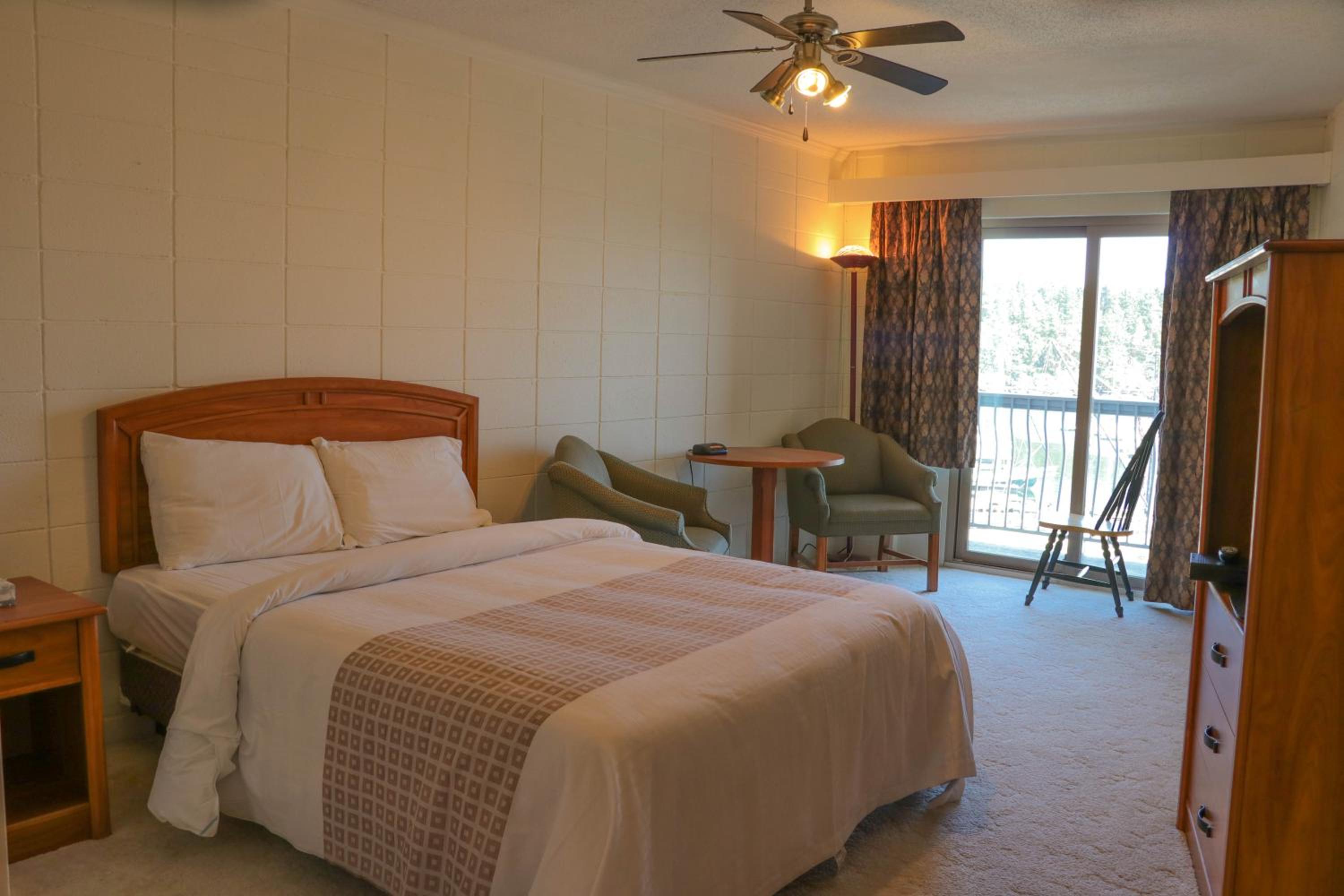 Waterfront Suites And Marina 11/29