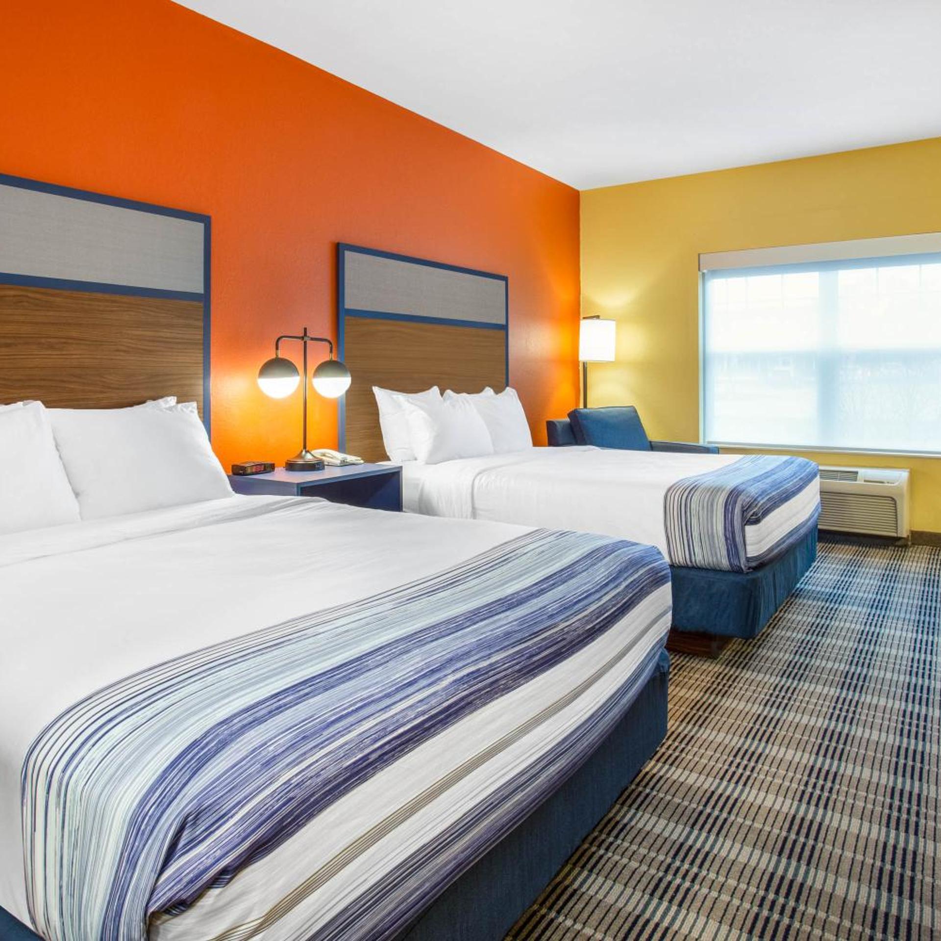 Deluxe, Queen Bed, Accessible