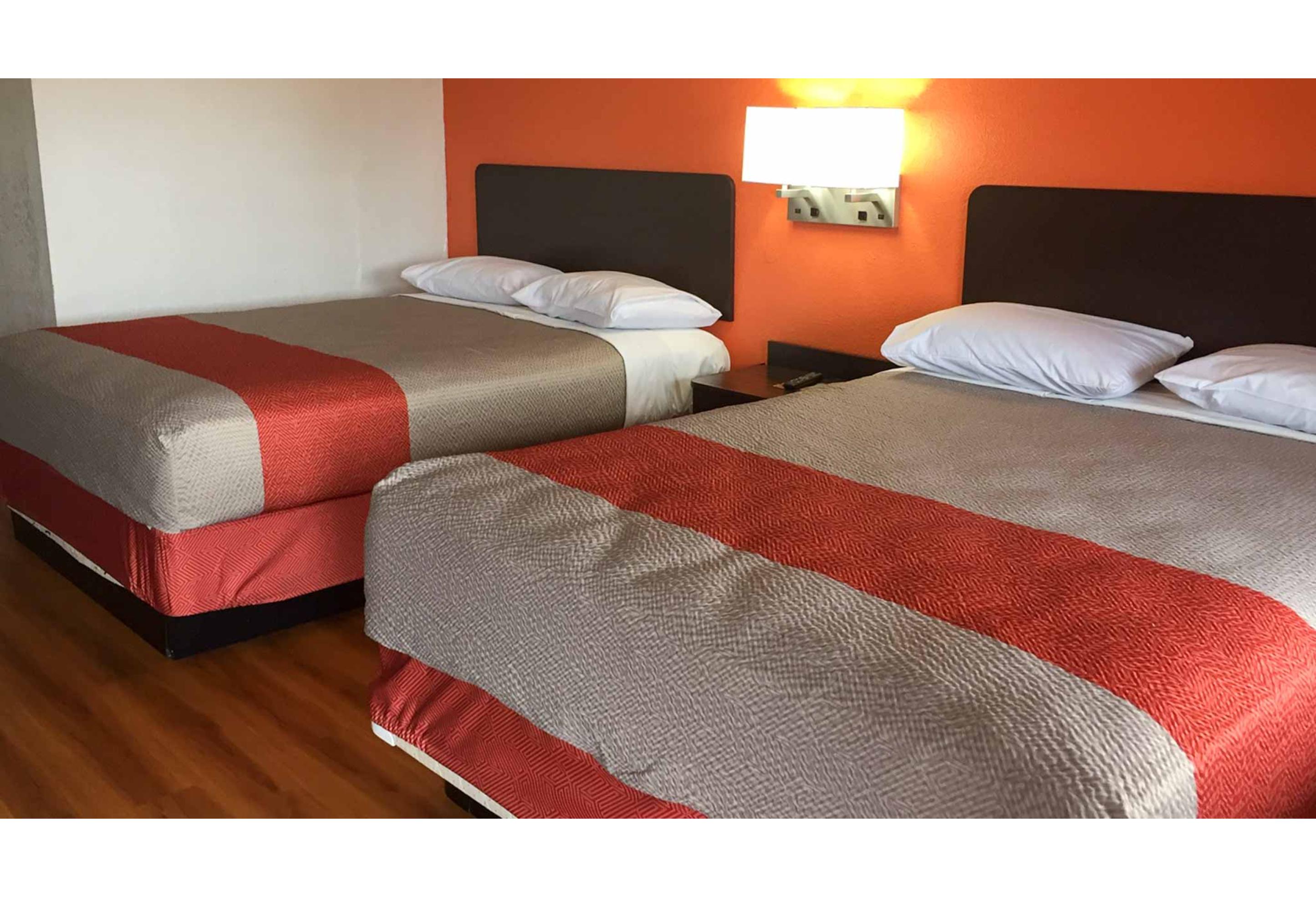 2 Queen Beds - Non-Smoking, Micfridge