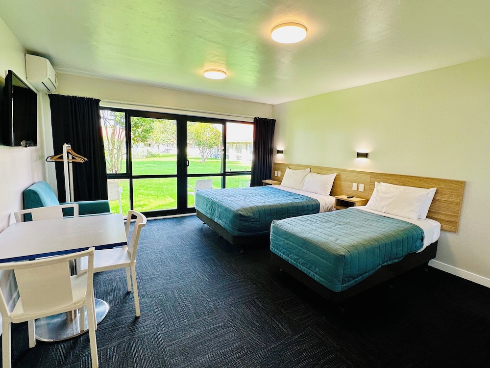 Airport Gold Star Motel 10/44