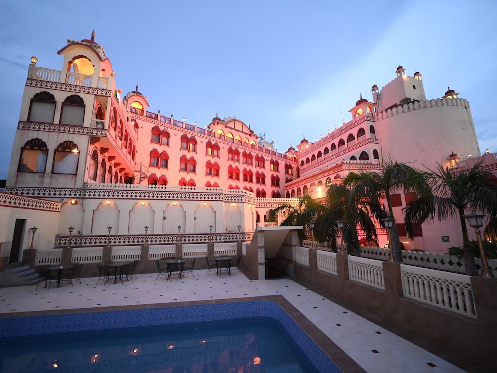 Fort Chandragupt Hotel 30/32