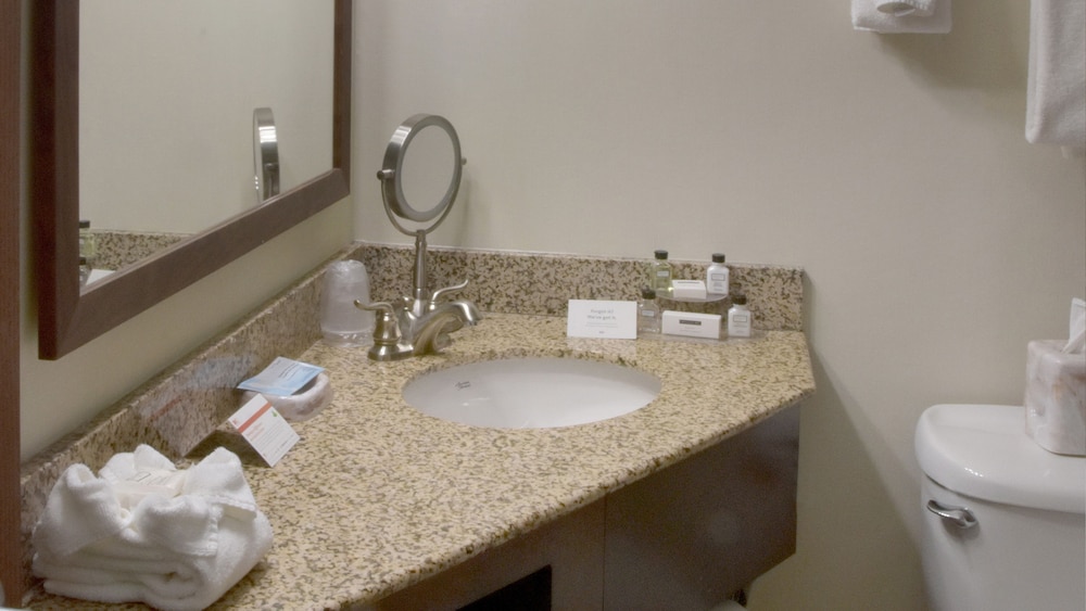 Crowne Plaza Cleveland Airport 10/60