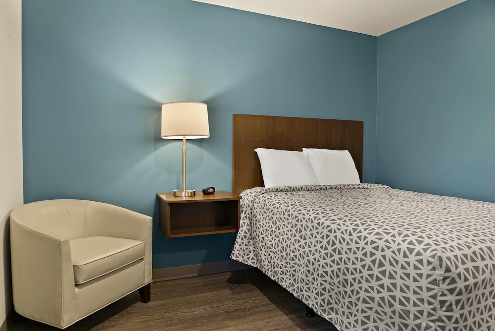 WoodSpring Suites East Lansing - University Area 21/50