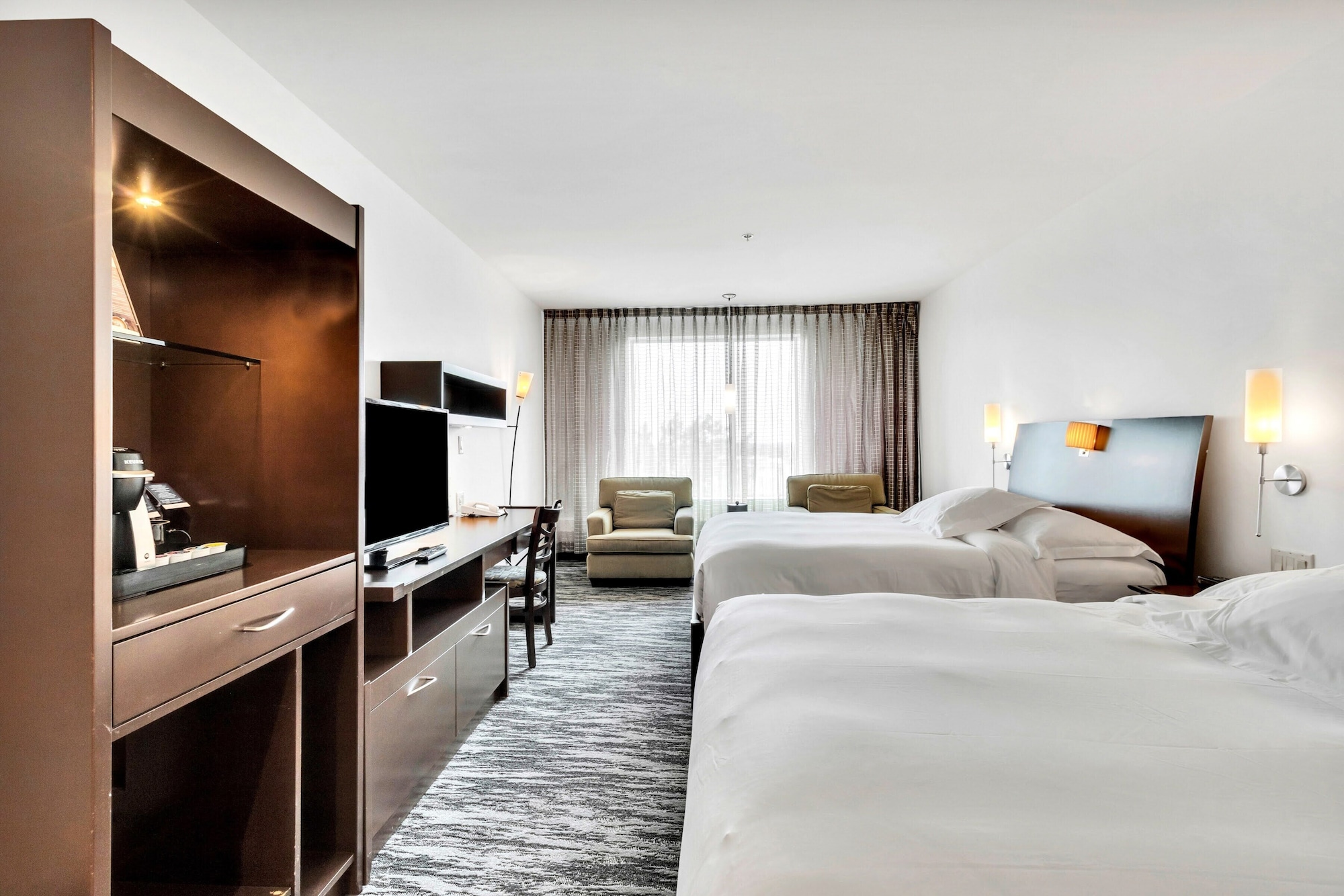 STANDARD, 2 QUEEN BEDS