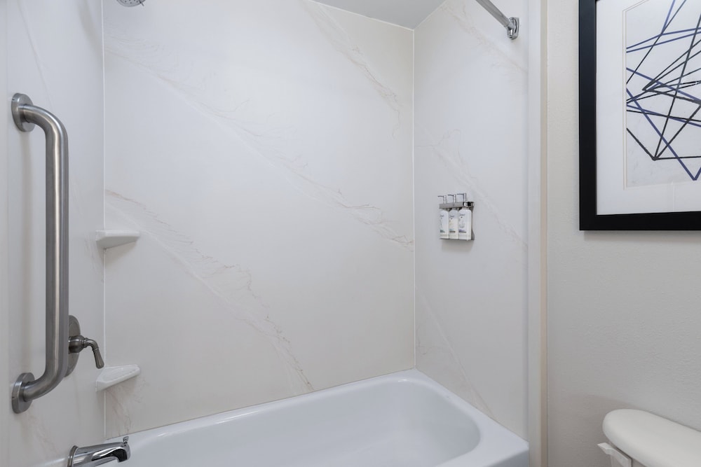 Holiday Inn Express Hotel Suites Frankfort 72/74