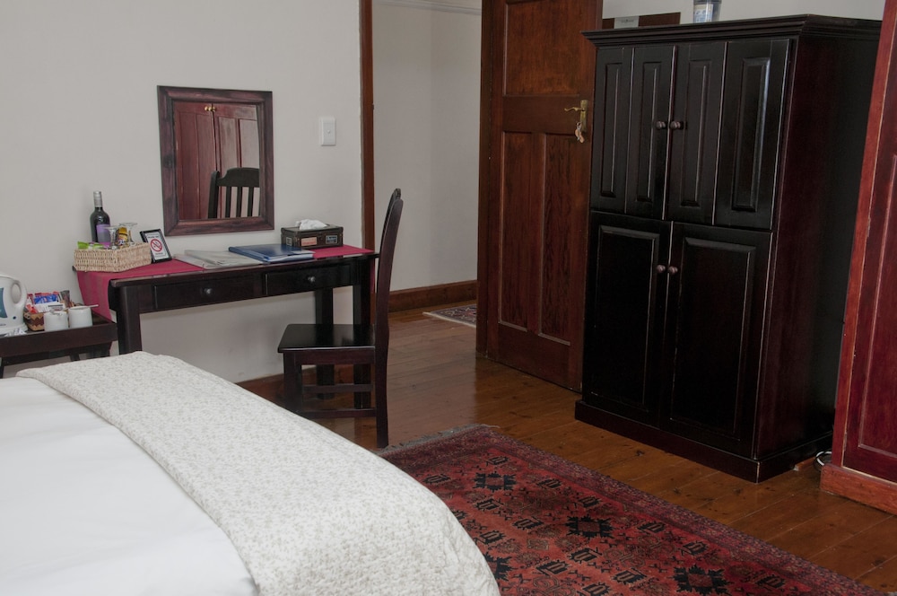 Hide Away Guest House 14/70