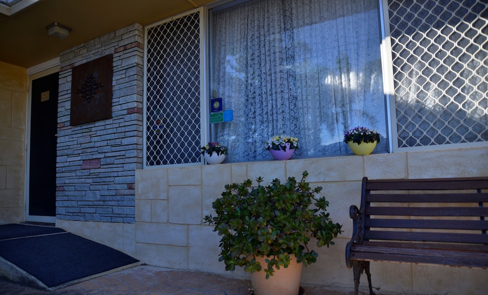 Palms Bed And Breakfast 2/29