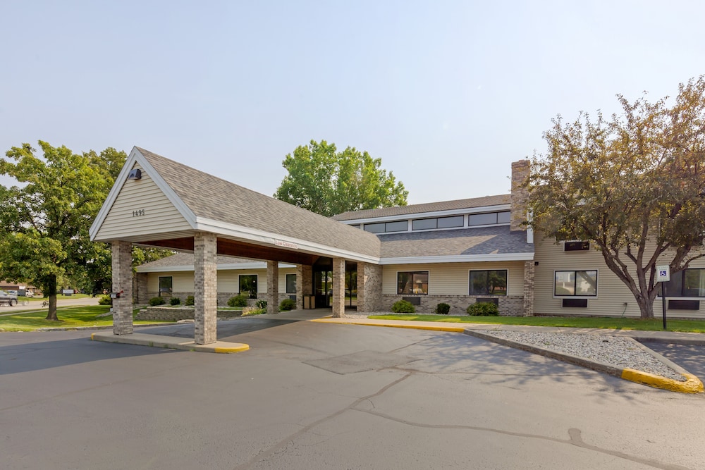 Quality Inn Oshkosh Aviation Park 2/35