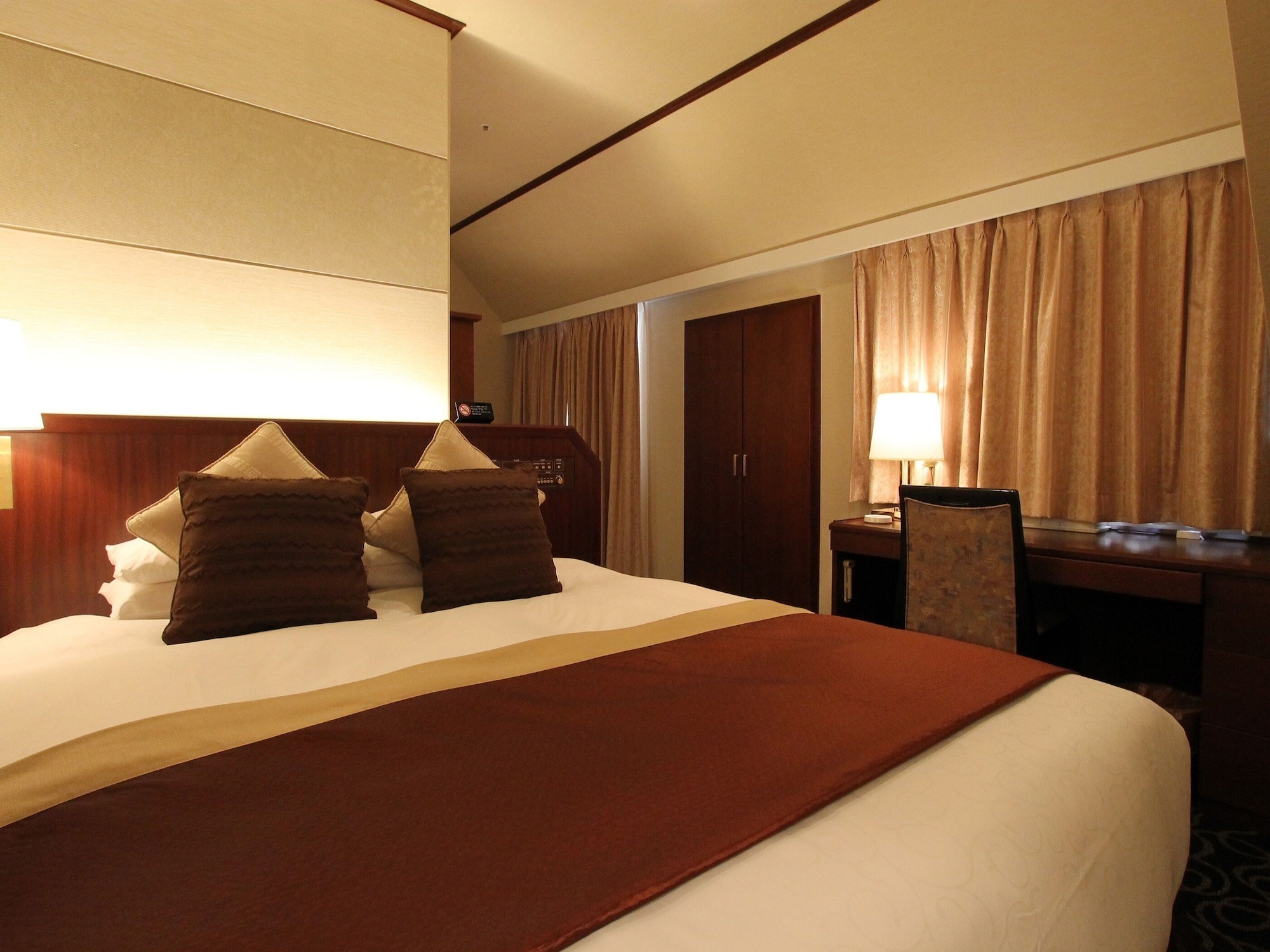 Room, Queen Bed