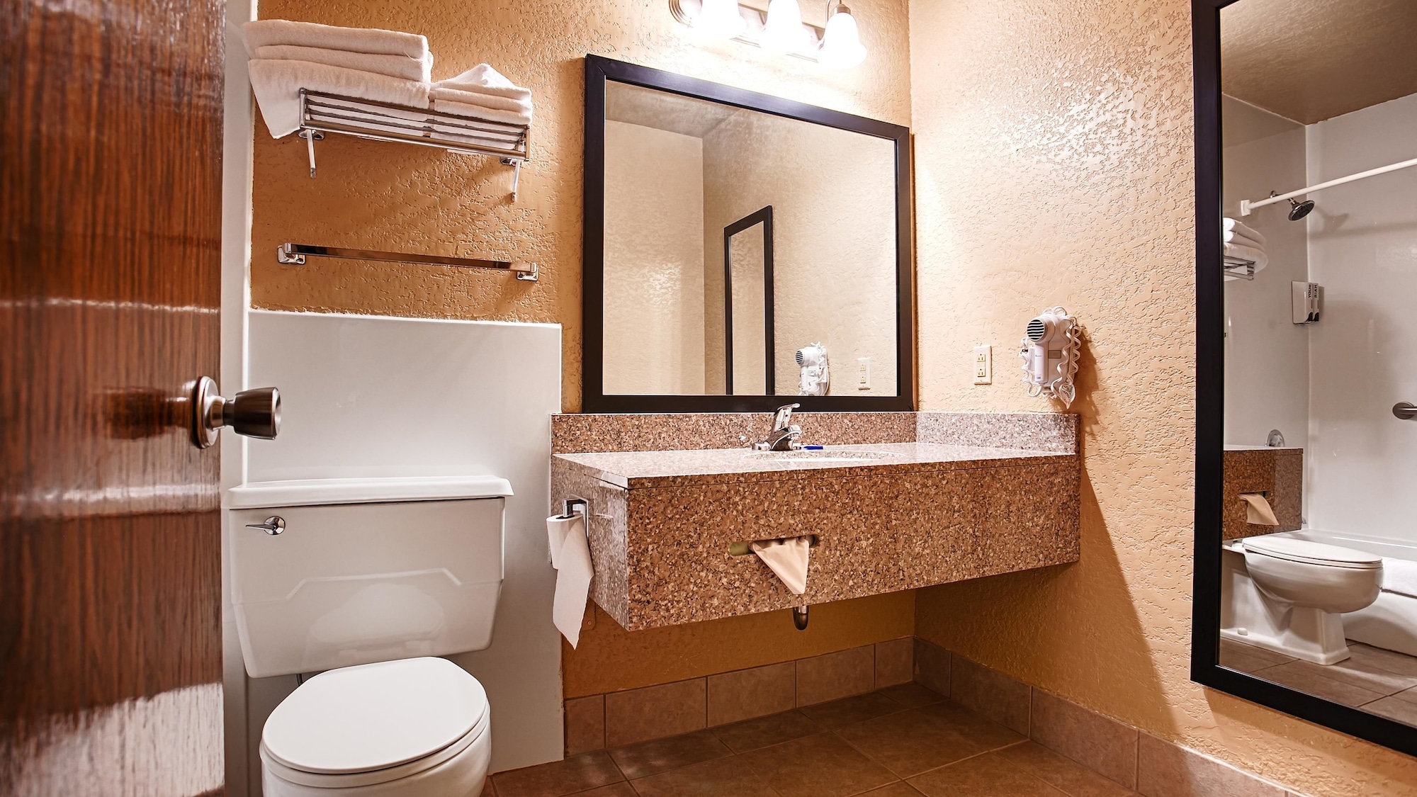 غرفة قياسية بسريرين مزدوجين، Best Western Green Bay Inn Conference Center 6/8