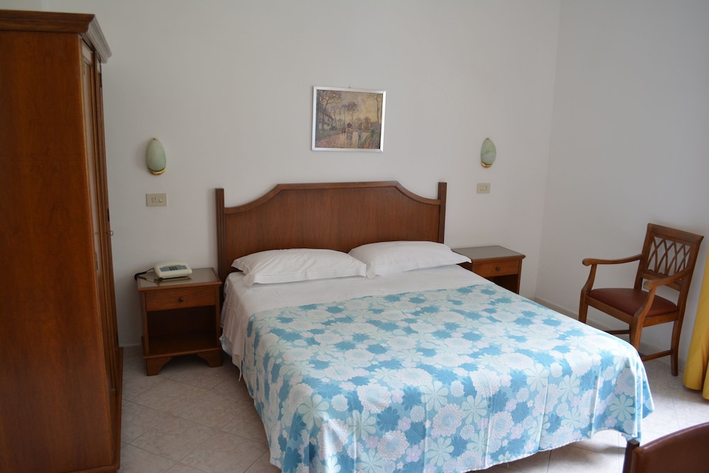 Maronti Hotel 13/55