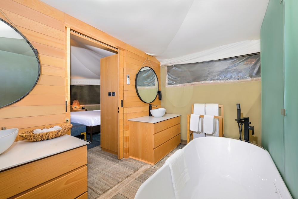 Kingfisher Sharjah Retreat 50/50