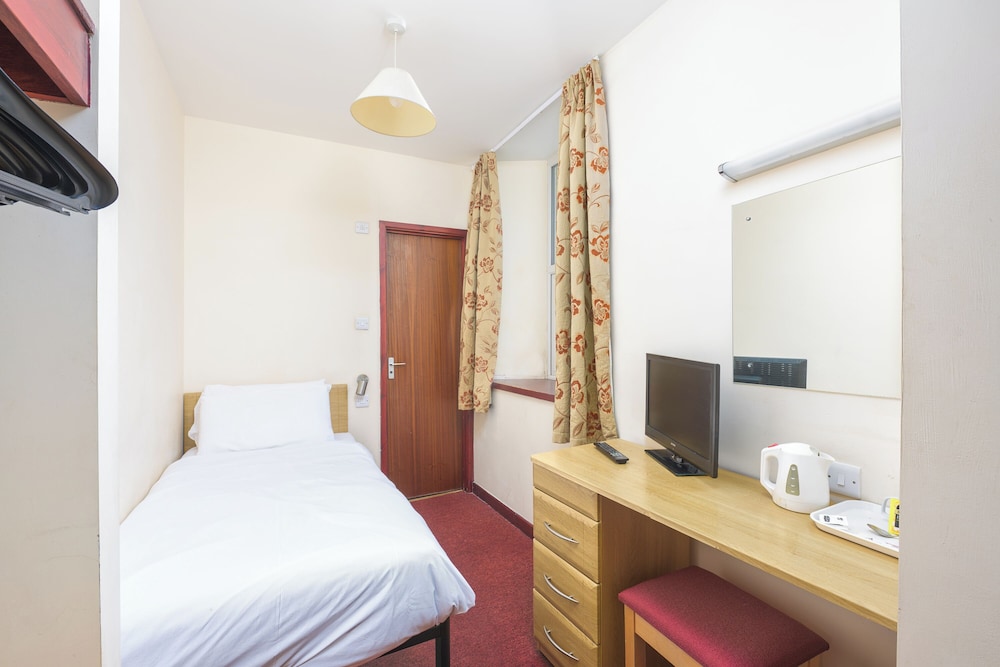 The Sandringham Hotel 23/48