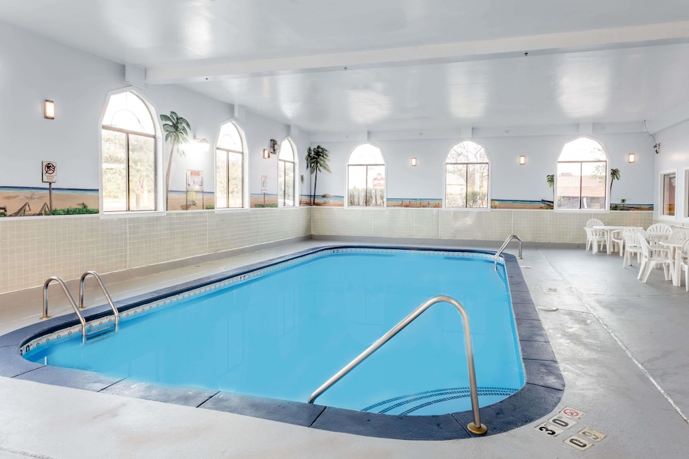 Howard Johnson by Wyndham Manteno 27/33