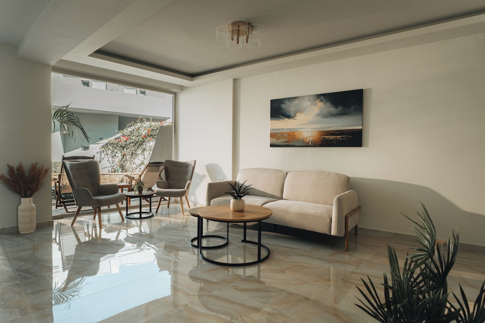 Golden Coast Suites 18/37