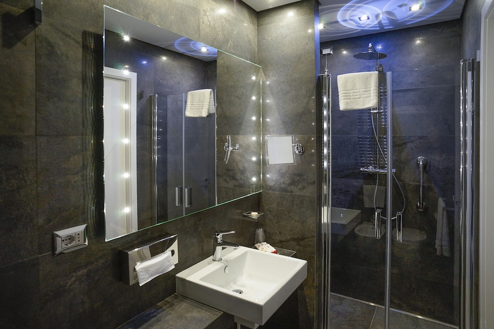 Les Diamants Spanish Steps Suite 39/46