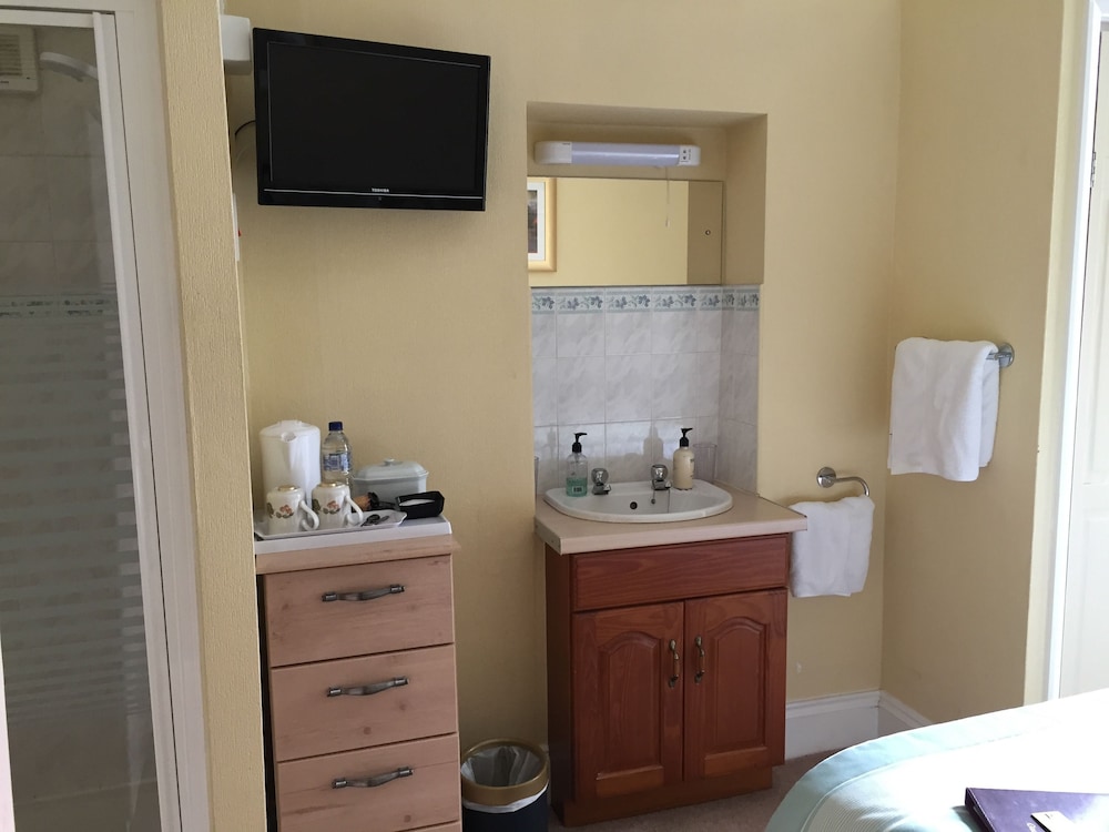Edgcumbe Guest House 23/32