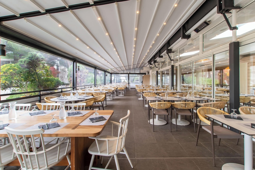 restaurant cafeteria
