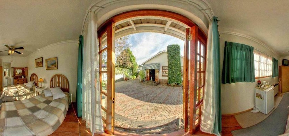 Cosy Den B&B Luxury Guest House Style 4/11