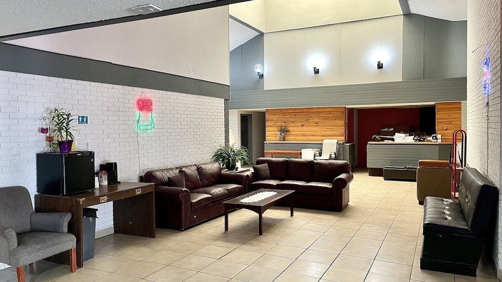 Lively Inn & Suites 34/61