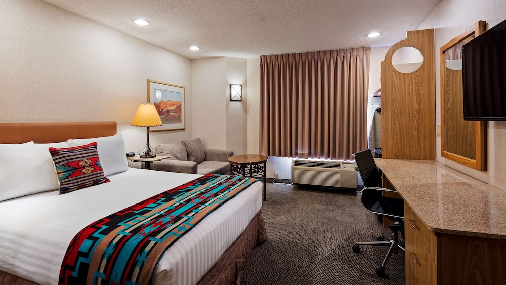 Inn at Santa Fe, SureStay Collection by Best Western 7/41